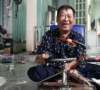 Đời 'không khuất phục' của ông thợ liệt hai chân